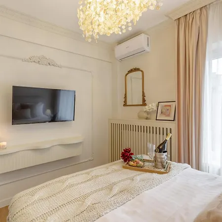 Parisian-inspired 1br In The Heart Of - Balcony Ac, & Fully Equipped Апартаменты *