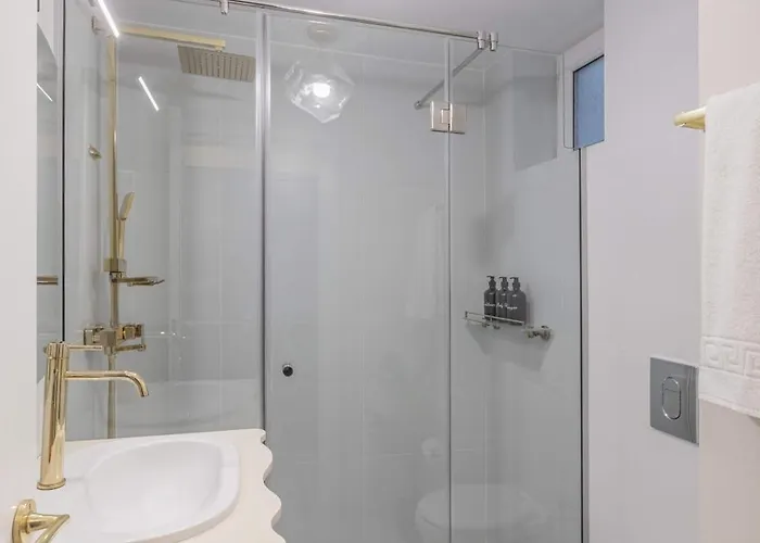 Parisian-inspired 1br In The Heart Of - Balcony Ac, & Fully Equipped