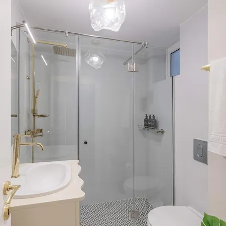 Parisian-inspired 1br In The Heart Of - Balcony Ac, & Fully Equipped