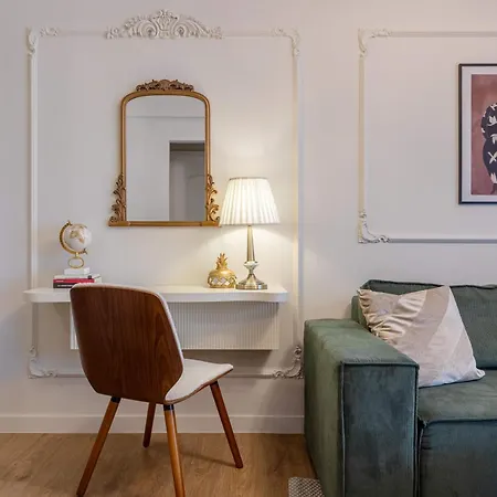 Parisian-inspired 1br In The Heart Of - Balcony Ac, & Fully Equipped Apartment