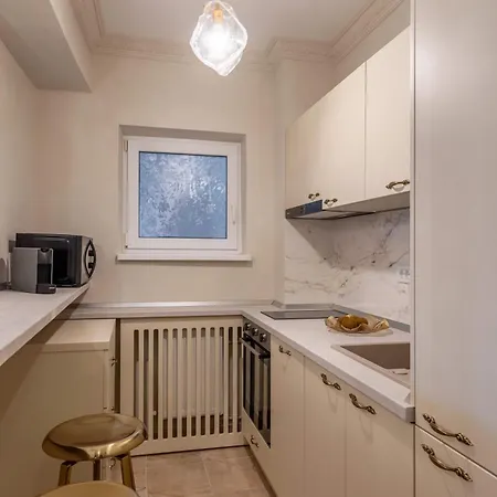 Parisian-inspired 1br In The Heart Of - Balcony Ac, & Fully Equipped 公寓 布加勒斯特