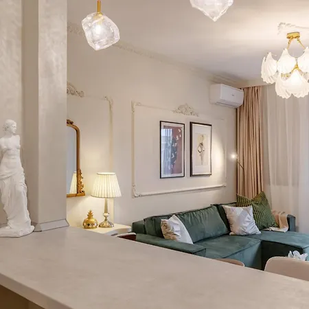 Parisian-inspired 1br In The Heart Of - Balcony Ac, & Fully Equipped *