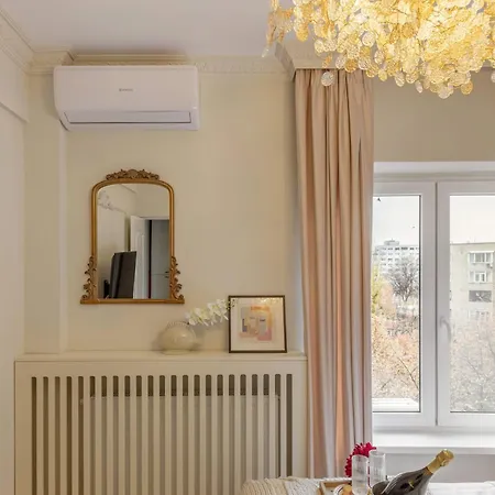 Parisian-inspired 1br In The Heart Of - Balcony Ac, & Fully Equipped