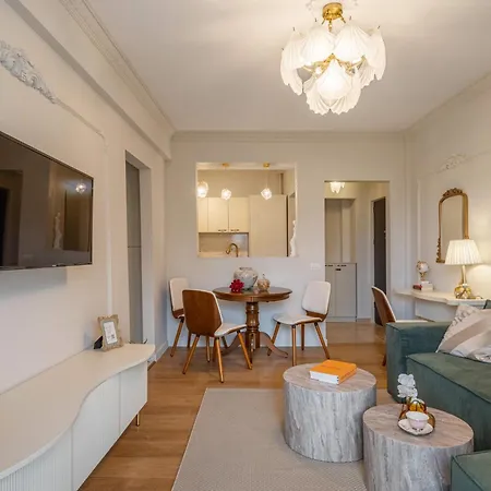 Parisian-inspired 1br In The Heart Of - Balcony Ac, & Fully Equipped Apartment *