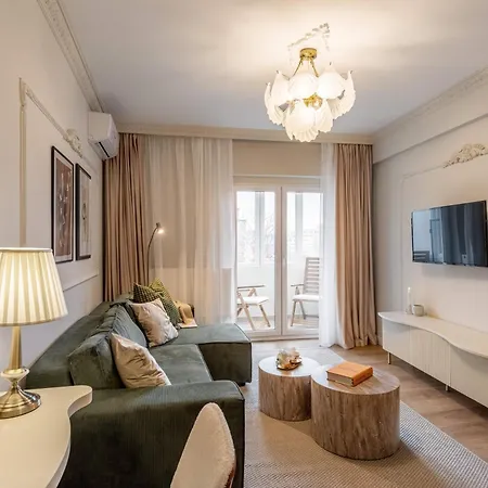 Parisian-inspired 1br In The Heart Of - Balcony Ac, & Fully Equipped *