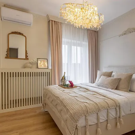 Parisian-inspired 1br In The Heart Of - Balcony Ac, & Fully Equipped Βουκουρέστι