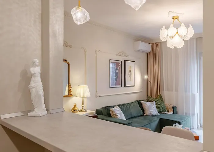 Parisian-inspired 1br In The Heart Of - Balcony Ac, & Fully Equipped *