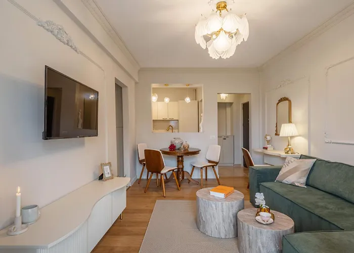 Parisian-inspired 1br In The Heart Of - Balcony Ac, & Fully Equipped Apartman *