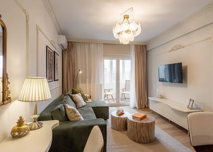 Parisian-inspired 1br In The Heart Of - Balcony Ac, & Fully Equipped *