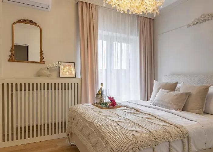 Parisian-inspired 1br In The Heart Of - Balcony Ac, & Fully Equipped 布加勒斯特