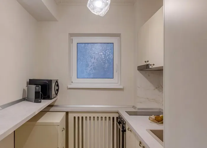 Parisian-inspired 1br In The Heart Of - Balcony Ac, & Fully Equipped Apartman Bukarest