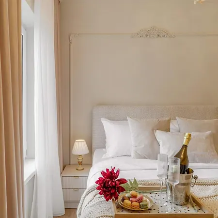 Parisian-inspired 1br In The Heart Of - Balcony Ac, & Fully Equipped *