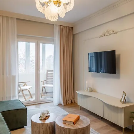 Parisian-inspired 1br In The Heart Of - Balcony Ac, & Fully Equipped * Бухарест
