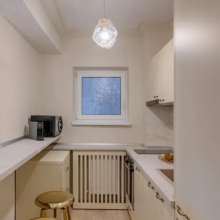 Parisian-inspired 1br In The Heart Of - Balcony Ac, & Fully Equipped Апартаменты Бухарест