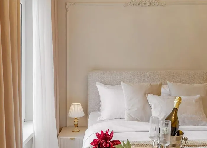 Parisian-inspired 1br In The Heart Of - Balcony Ac, & Fully Equipped *