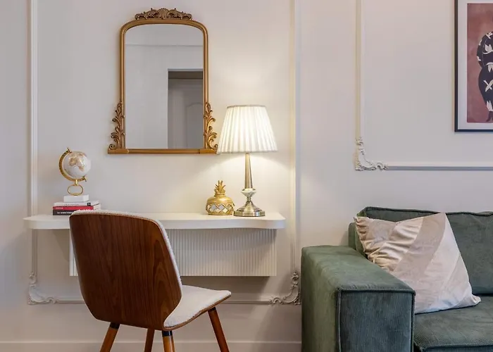 Parisian-inspired 1br In The Heart Of - Balcony Ac, & Fully Equipped شقة