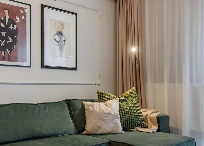 Parisian-inspired 1br In The Heart Of - Balcony Ac, & Fully Equipped شقة