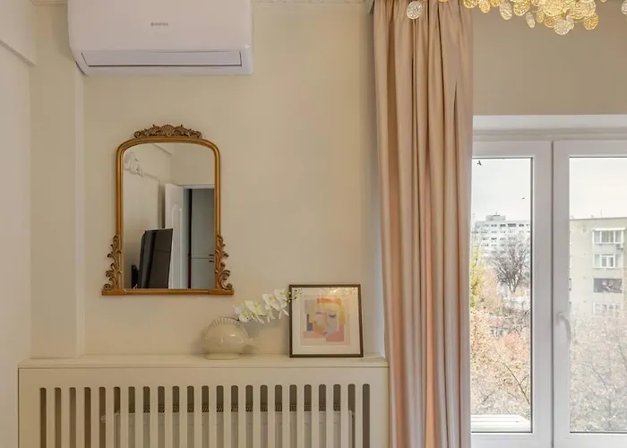 Parisian-inspired 1br In The Heart Of - Balcony Ac, & Fully Equipped