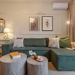 Apartman Parisian-inspired 1br In The Heart Of - Balcony Ac, & Fully Equipped